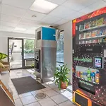 Econo Lodge University
