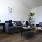 Oaks Modern & Comfy Condo In The Perfect Location