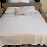 Prime Location For Uf Visitors 2Br Condo With Pool And Fast Wi-Fi