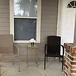 Modern House Minutes From Downtown Gainesville, Uf, Va & More!