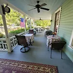 The Camellia Rose Inn- King Room Stardust