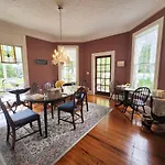 Camellia Rose Inn- King Room Southern Charm