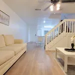 Beautiful Townhouse 2 Bedrooms 1 And A Half Bathrooms Next To Butler Plaza 1 Mile To Uf