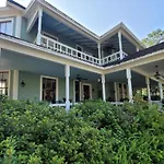 Camellia Rose Inn- King Room Southern Charm