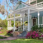 The Camellia Rose Inn- King Room Stardust