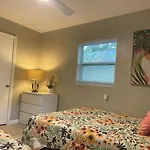 Fun 2 Bedrm House.Free Parking, Family Ok, Gator Games