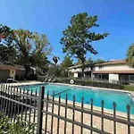 Cozy Condo For 6 Near Shands & Uf Campus