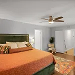 Uf Sunshine House - Patio & Bbq - Chef Kitchen - Ev Car Station - Upscale Neighborhood!