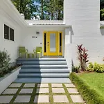 Uf Sunshine House - Patio & Bbq - Chef Kitchen - Ev Car Station - Upscale Neighborhood!