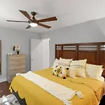 Uf Sunshine House - Patio & Bbq - Chef Kitchen - Ev Car Station - Upscale Neighborhood!