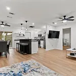 Gainesville-Newly Remodeled Home