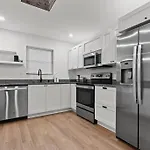 Gainesville-Newly Remodeled Home