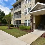 Restful Refuge 2 Bedroom Boutique Condo W Pool & Gym