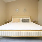 Stylish Sanctuary King Beds Upscale Condo