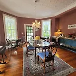 Lady Clare Room At Camellia Rose Inn Downtown