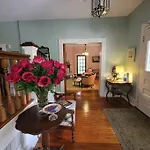 Lady Clare Room At Camellia Rose Inn Downtown