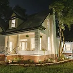 Newly Reno\'D Historic Mansion 1 Mile To Uf & Dt