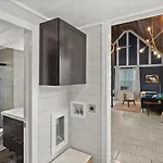 Tiny Victorian Built On Tv Show 2Br 1 Ba