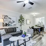 Tranquil Gainesville Gem With Lanai And Pool Access!