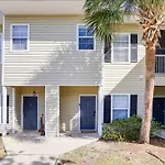 Tranquil Gainesville Gem With Lanai And Pool Access!