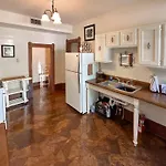 Downtown Historic Victorian Charmer Sleeps 7