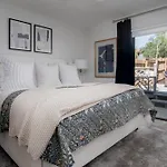 Peaceful, Modern, Renovated, Close To Everything!