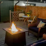 Peaceful, Modern, Renovated, Close To Everything!
