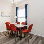 Beautiful Home, Walk To Uf, Newly Built