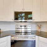 Townhome With Patio Less Than 5 Mi To Uf Campus!