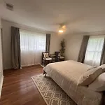 New Renovated Peaceful Home Mile To Uf