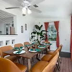 4Bd Gator Grove Villa - Backyard - Games - Near Uf