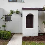 Free Parking-Only 3 Min To Uf, Downtown & Midtown!