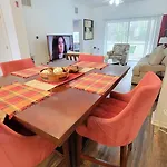 2 Master Suite Apartment Near North Florida Regional Med, Uf Health, & Mall