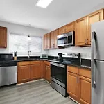 Sweetwater 7E I Beautiful 2Bd Apt I Free Parking