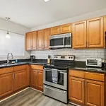 Sweetwater 8E I Beautiful 2Bd Apt I Free Parking