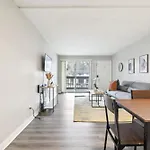 Sweetwater 5B I Beautiful 1Bd Apt I Free Parking