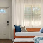 Stylish & Renovated Modern Farmhouse Boutique Apt