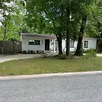 House With Pool Under The Trees Near Uf
