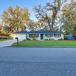 Gainesville Home With Fire Pit, 4 Mi To Uf Campus!