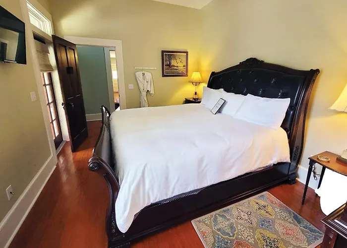 Stardust Room At The Camellia Rose Inn Downtown