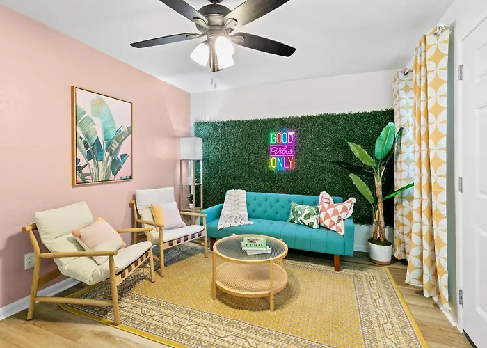 Trendy Condo Near Uf & Downtown