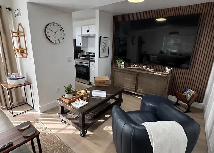 Newly Remodeled Condo - Near Uf, Shands & Va !