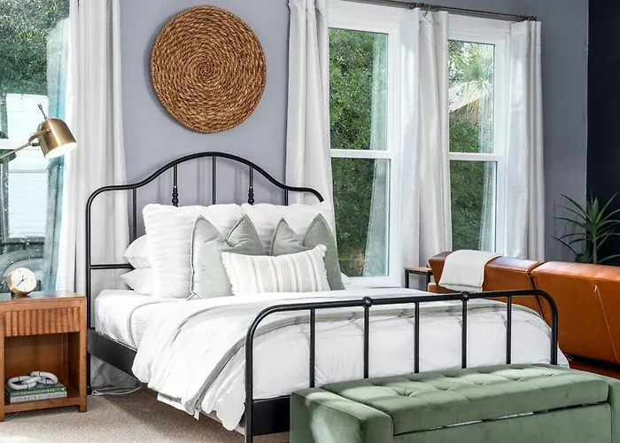 Charming Haile Village Studio