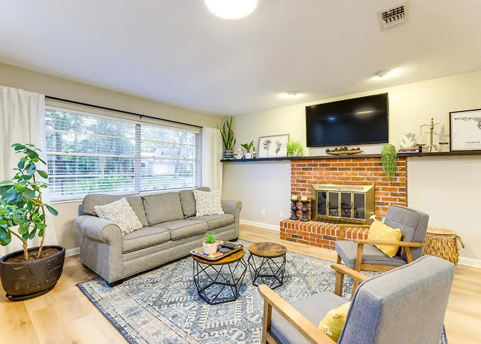 Gainesville Home With Fire Pit, 4 Mi To Uf Campus!