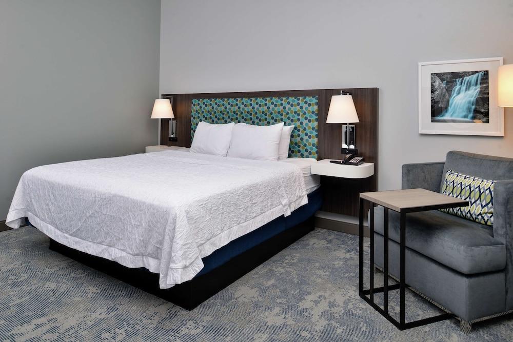 Hampton & Downtown Hotel