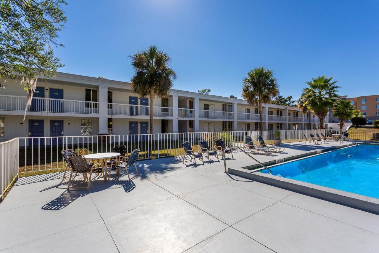 6 Gainesville, Fl 2* Gainesville