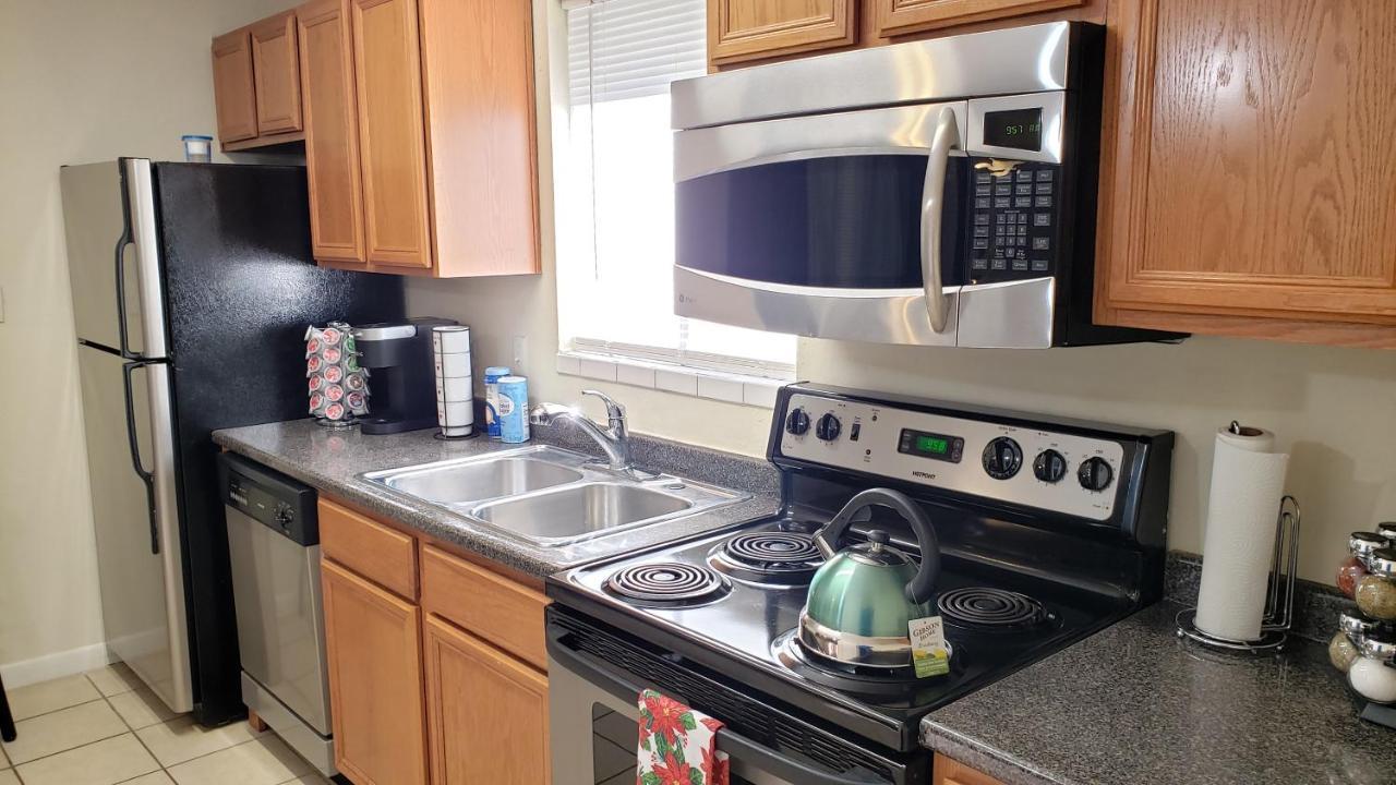 Prime Location For Uf Visitors 2br With Pool And Fast Wi-fi