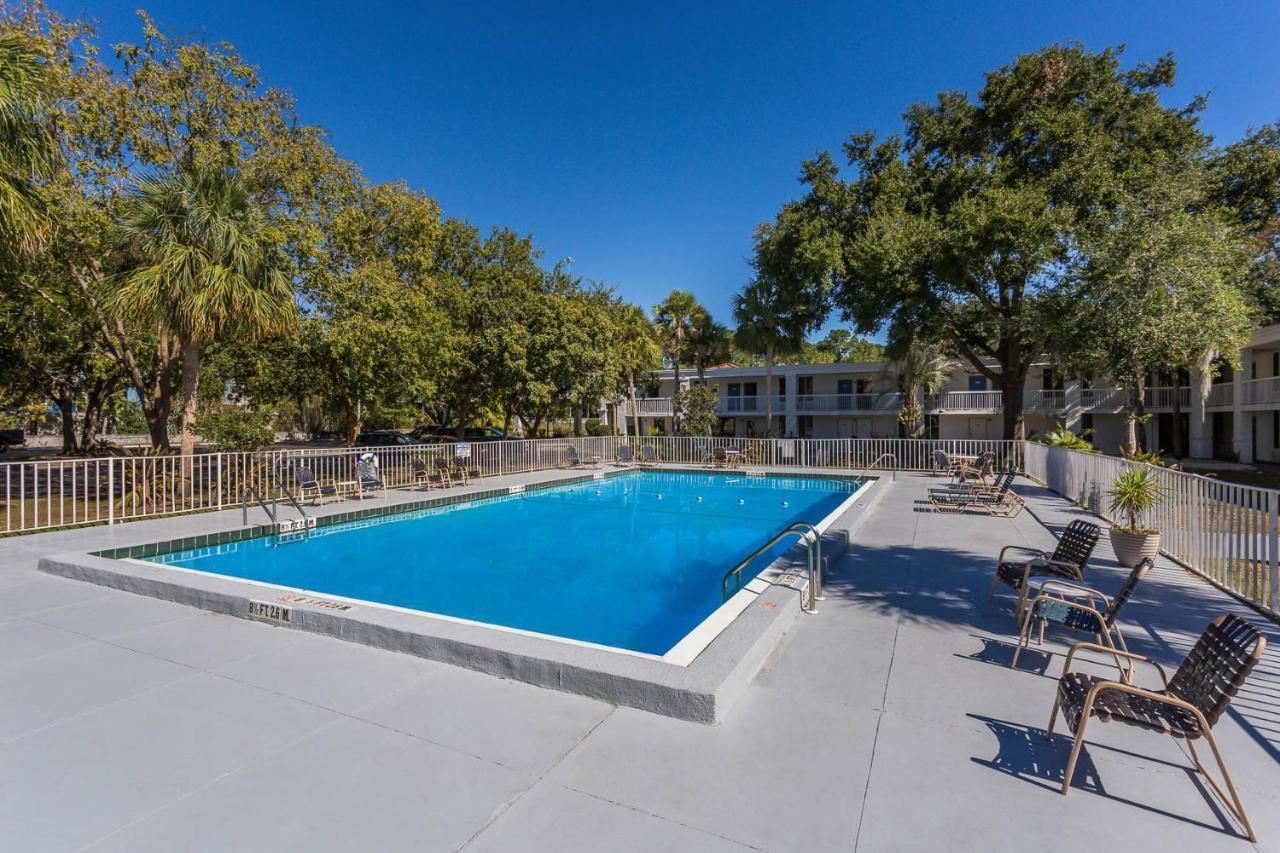 6 Gainesville, Fl 2*