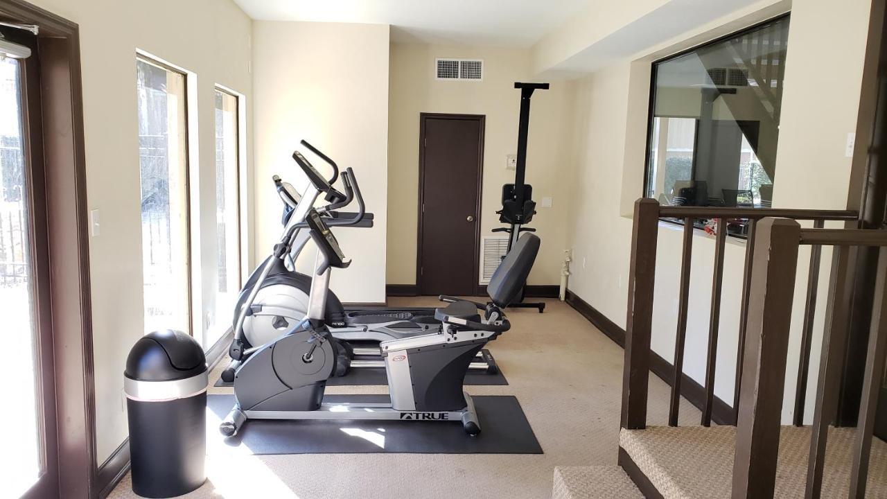Prime Location For Uf Visitors 2br With Pool And Fast Wi-fi Apartamento