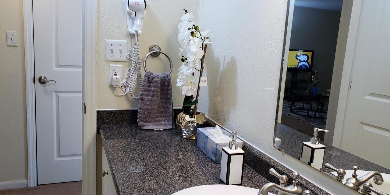Prime Location For Uf Visitors 2br With Pool And Fast Wi-fi Gainesville
